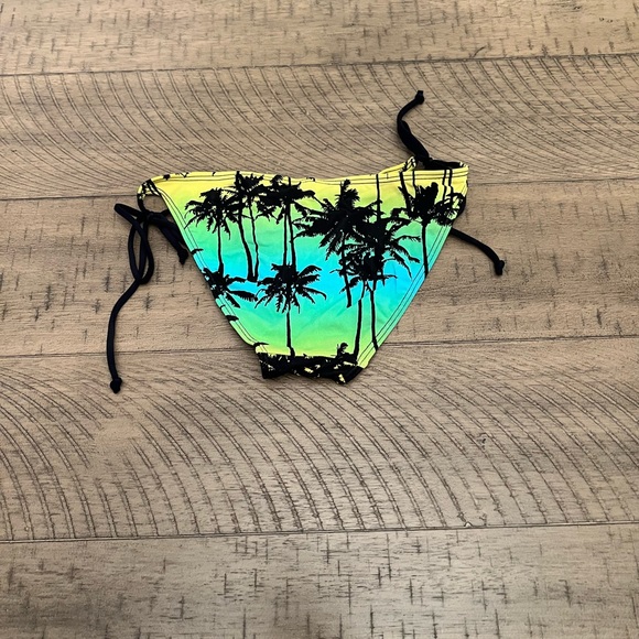 Bikini bottoms - Picture 2 of 3